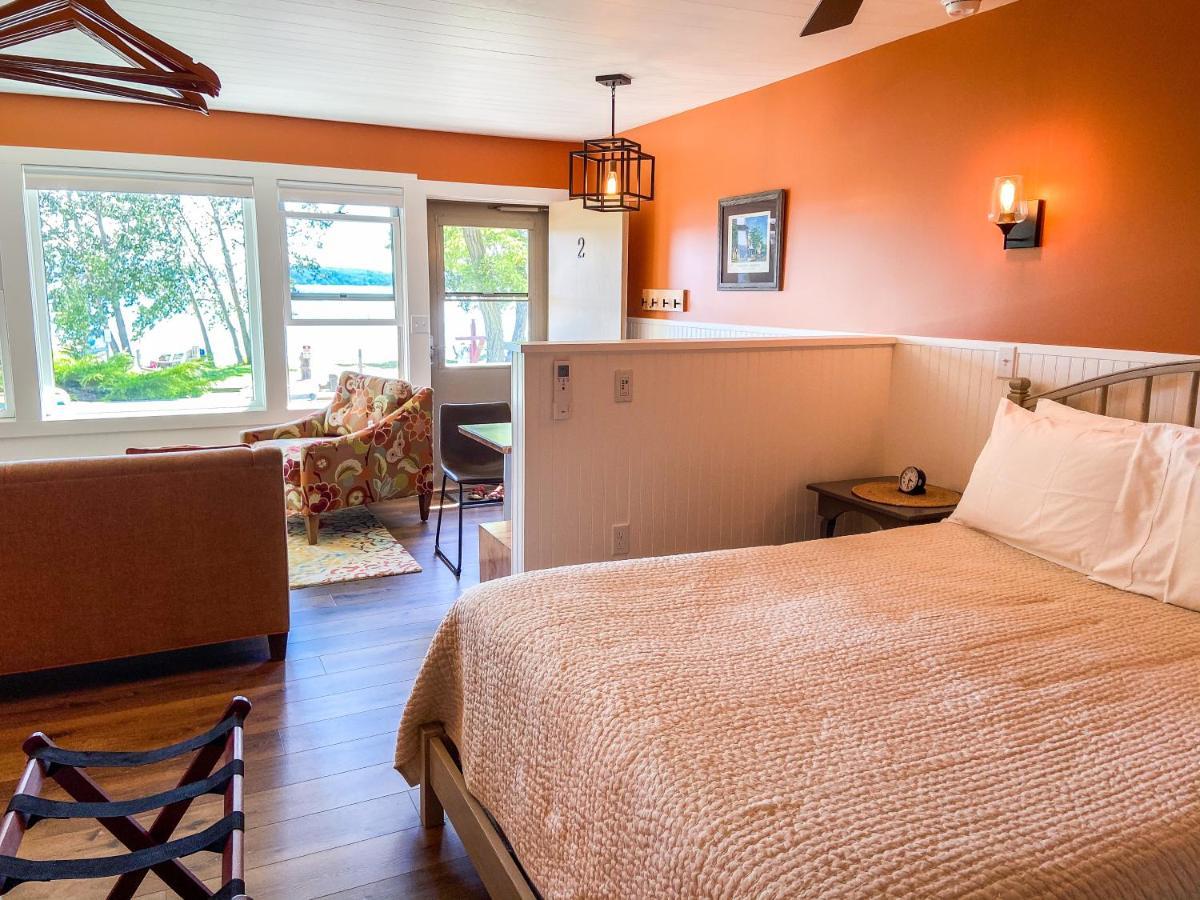 Chimney Corners Resort Frankfort Bagian luar foto