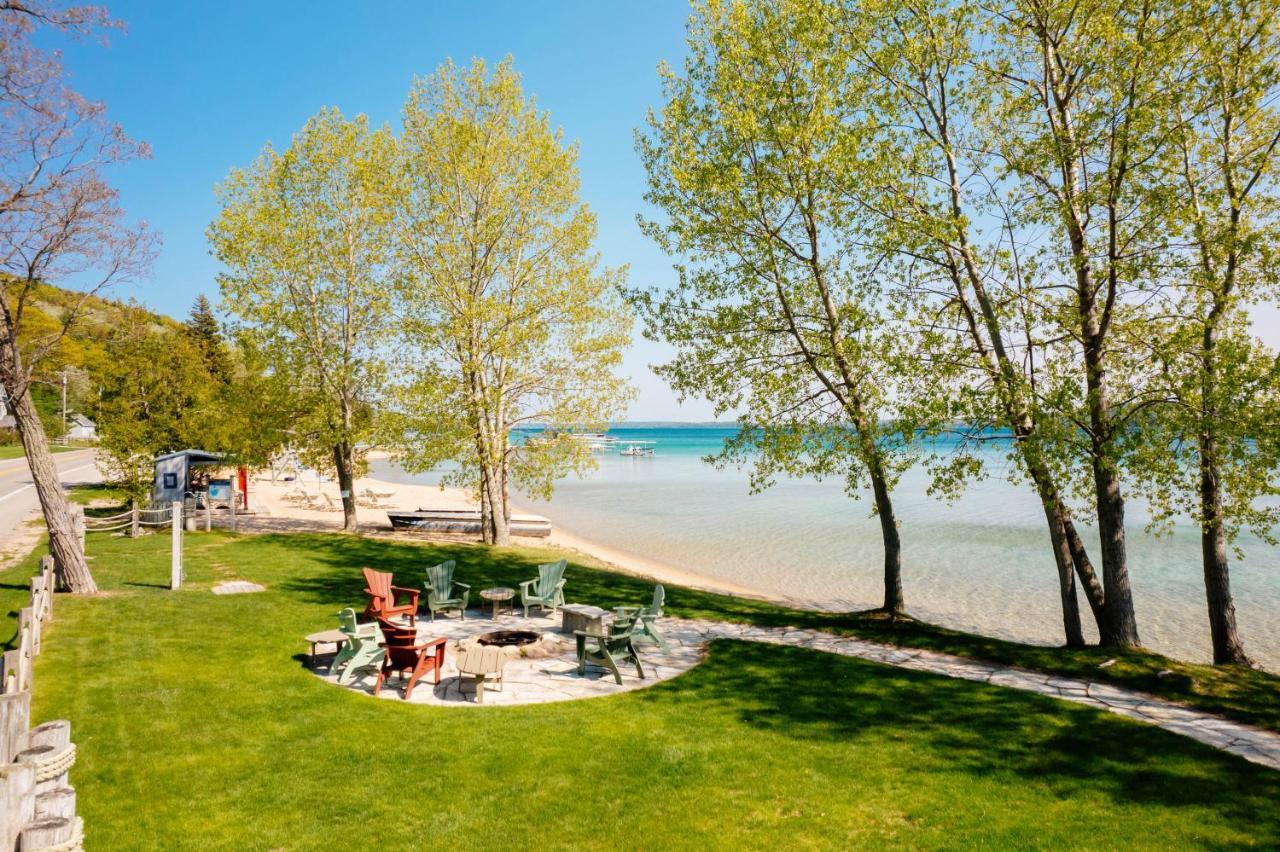 Chimney Corners Resort Frankfort Bagian luar foto
