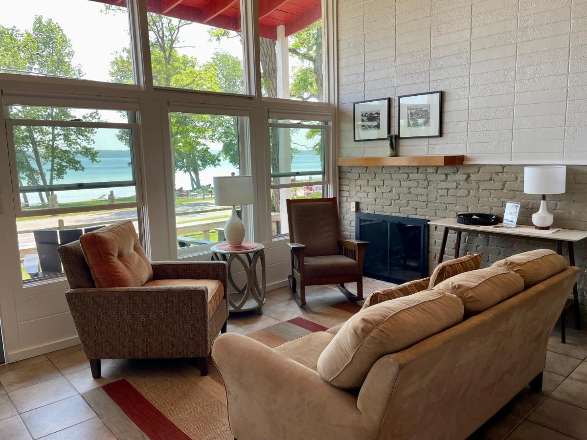 Chimney Corners Resort Frankfort Bagian luar foto