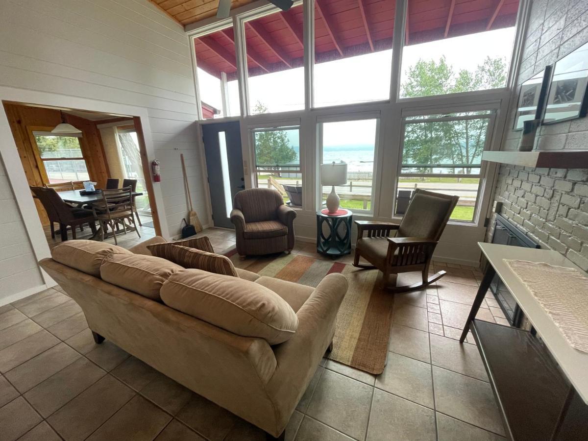 Chimney Corners Resort Frankfort Bagian luar foto