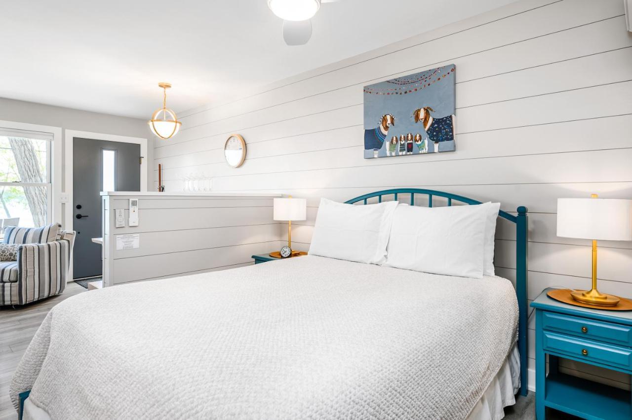 Chimney Corners Resort Frankfort Bagian luar foto