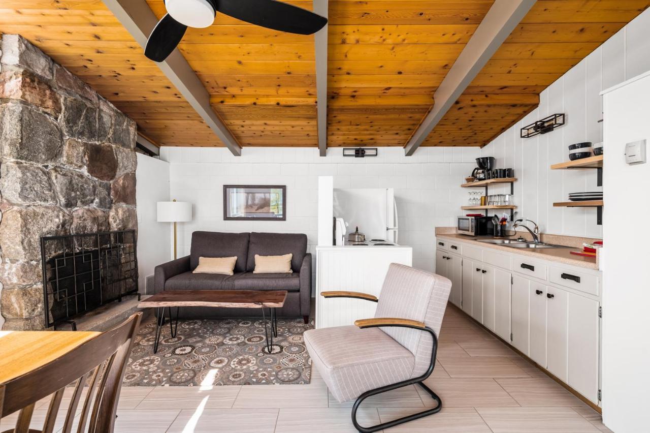 Chimney Corners Resort Frankfort Bagian luar foto