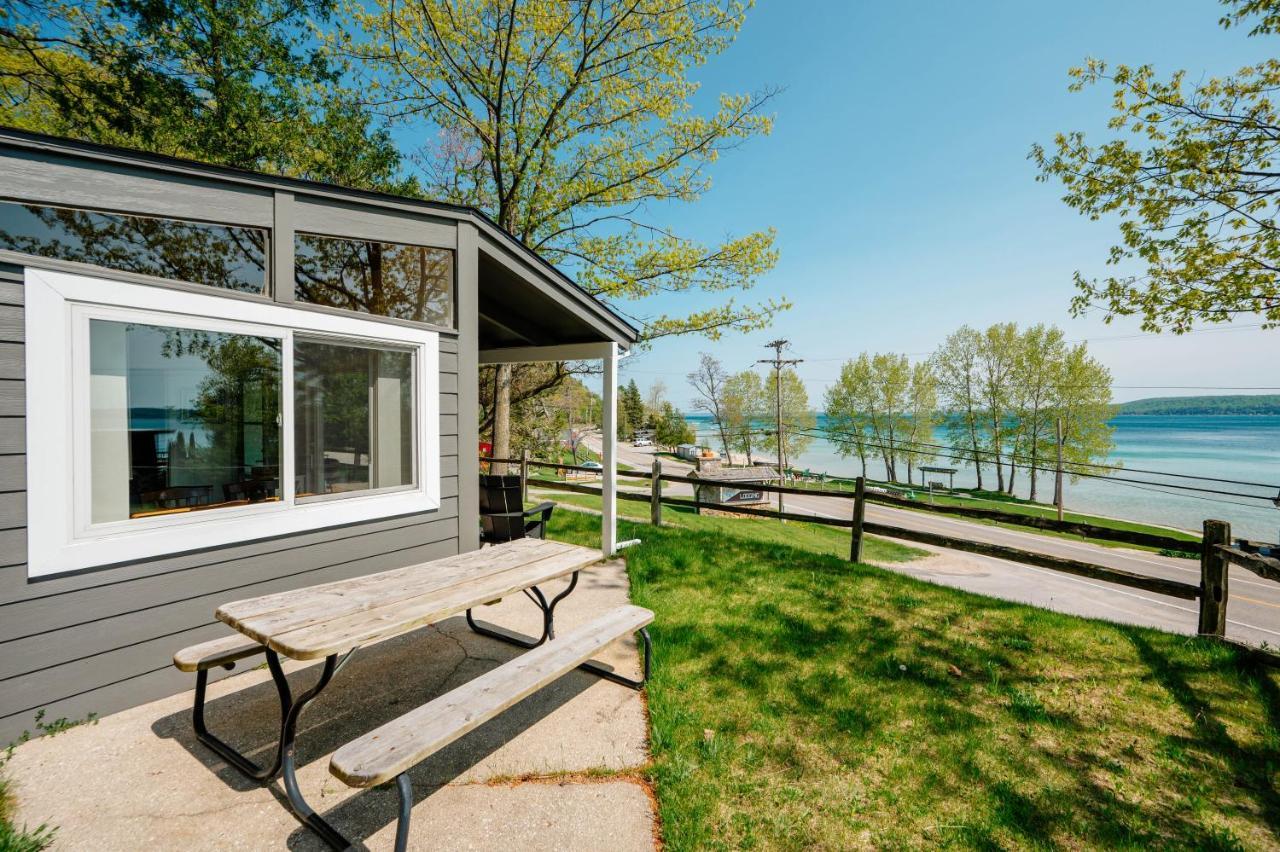 Chimney Corners Resort Frankfort Bagian luar foto