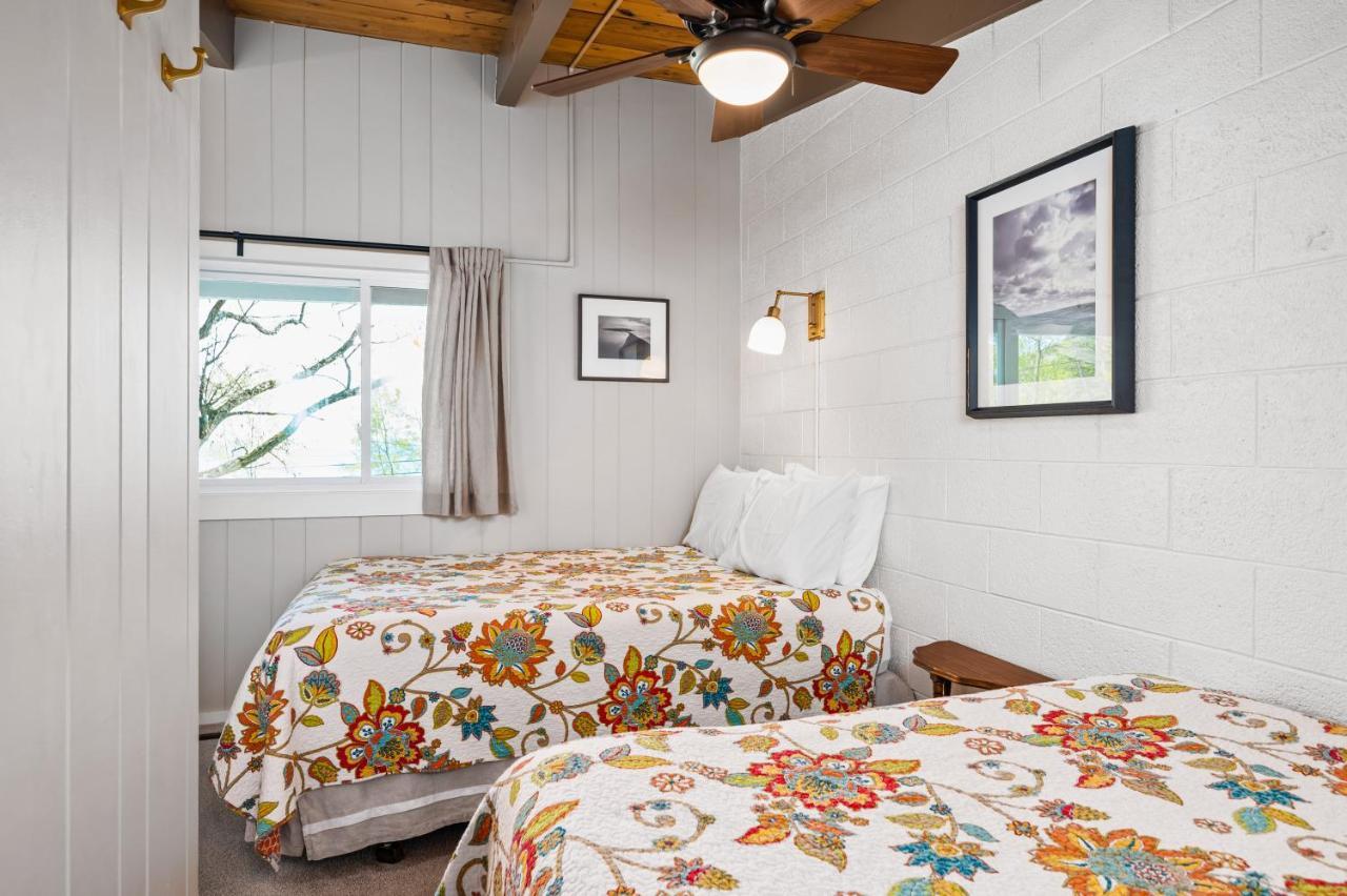Chimney Corners Resort Frankfort Bagian luar foto