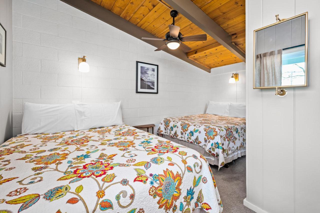 Chimney Corners Resort Frankfort Bagian luar foto