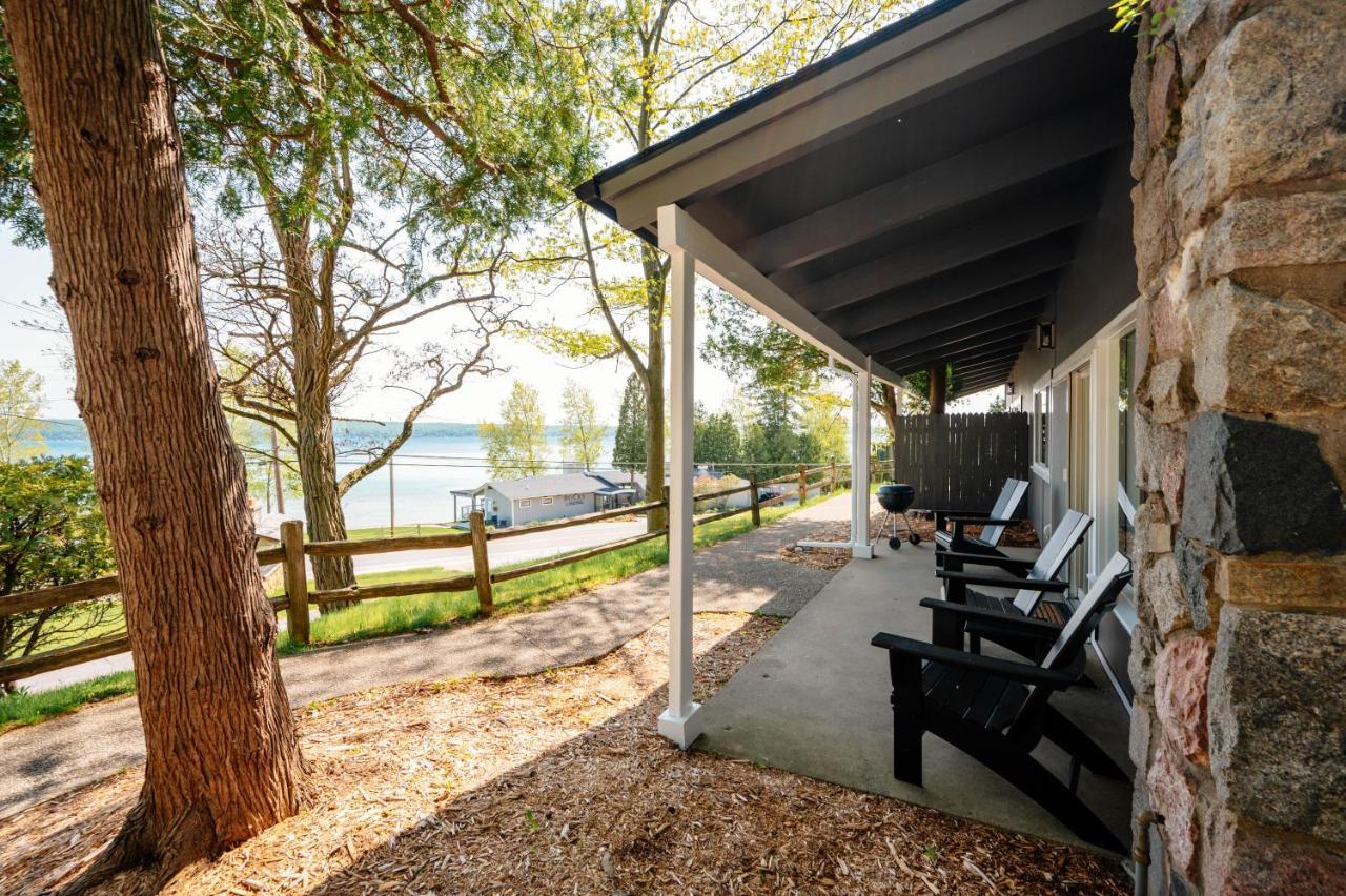 Chimney Corners Resort Frankfort Bagian luar foto