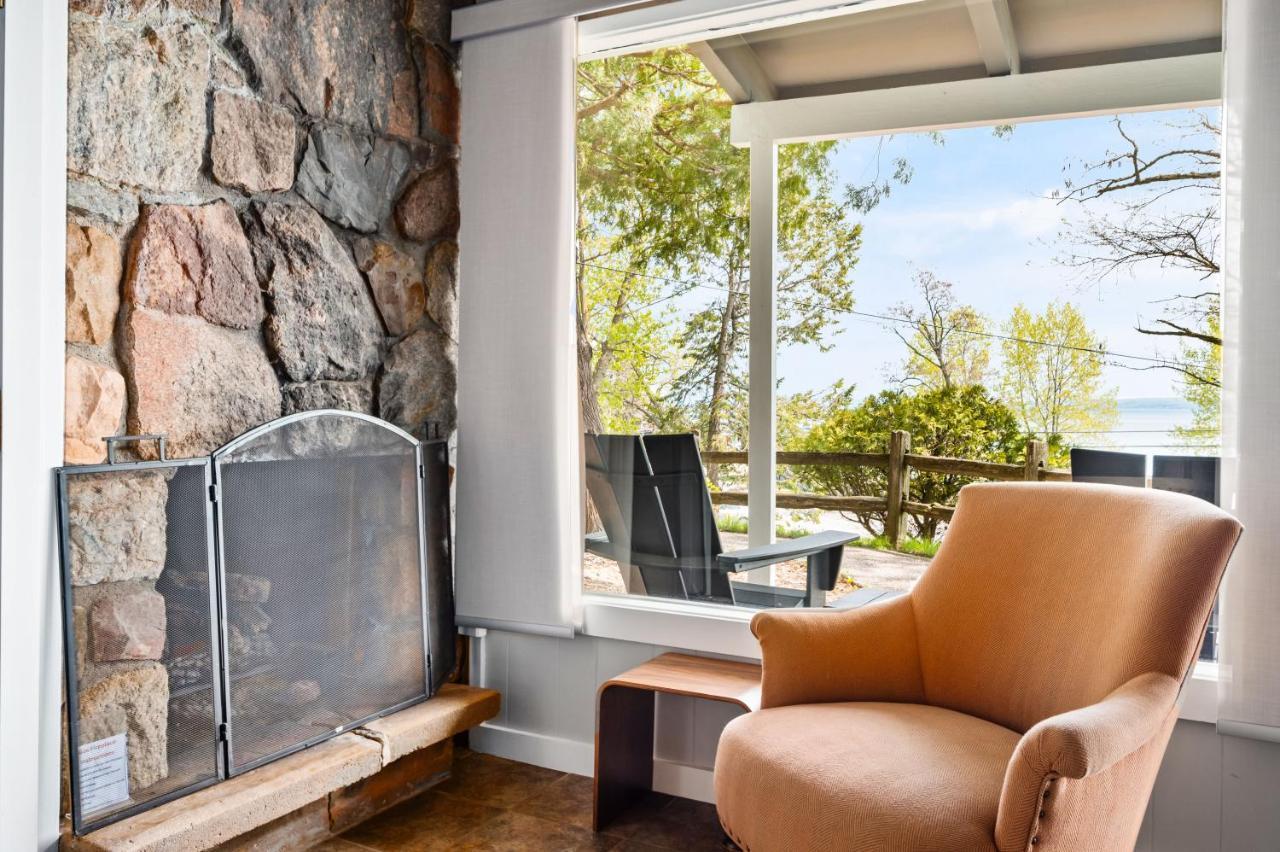 Chimney Corners Resort Frankfort Bagian luar foto