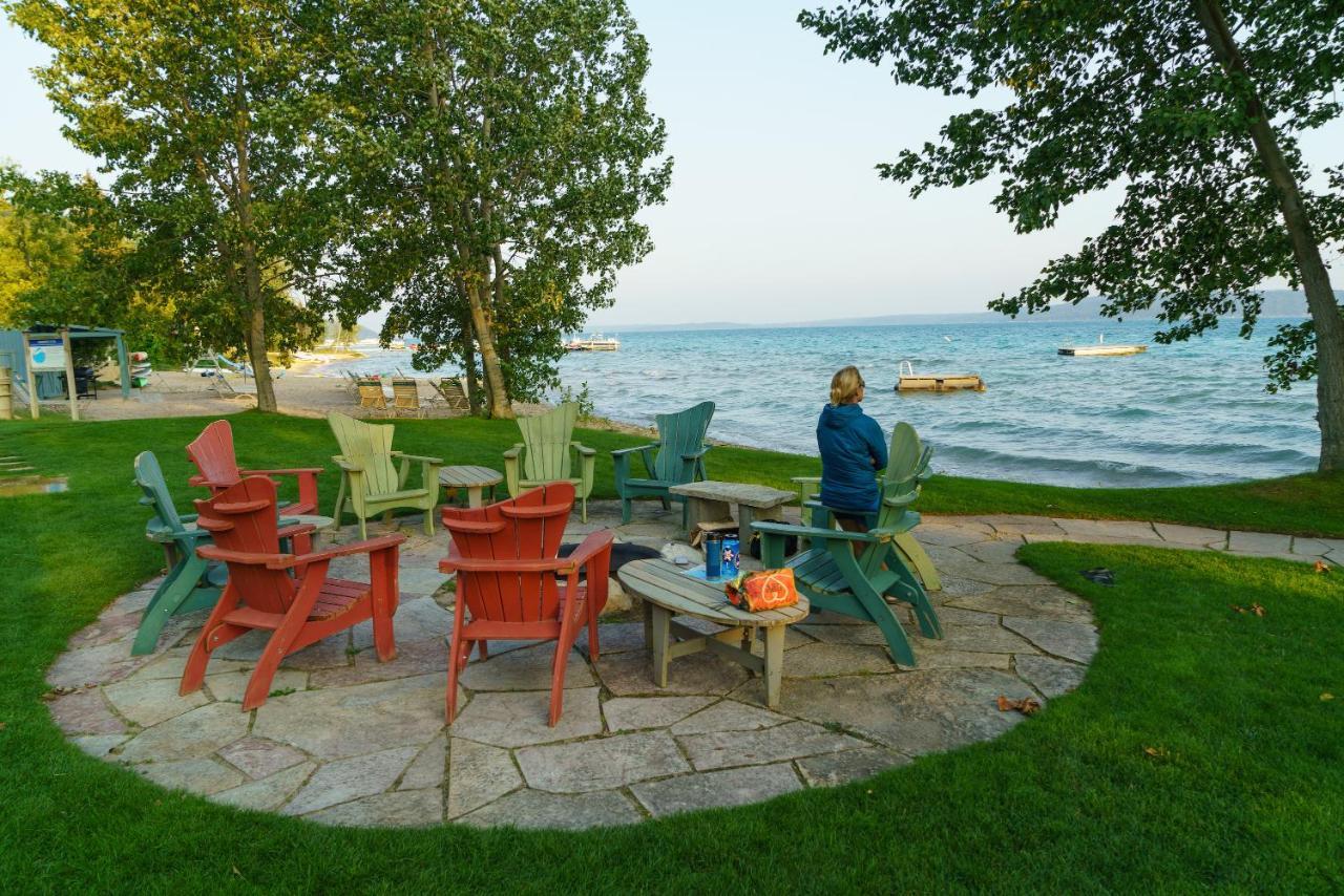 Chimney Corners Resort Frankfort Bagian luar foto