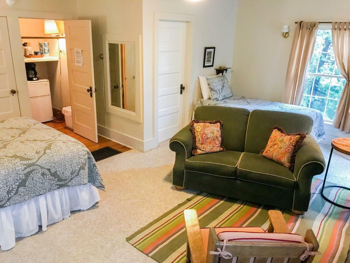 Chimney Corners Resort Frankfort Bagian luar foto