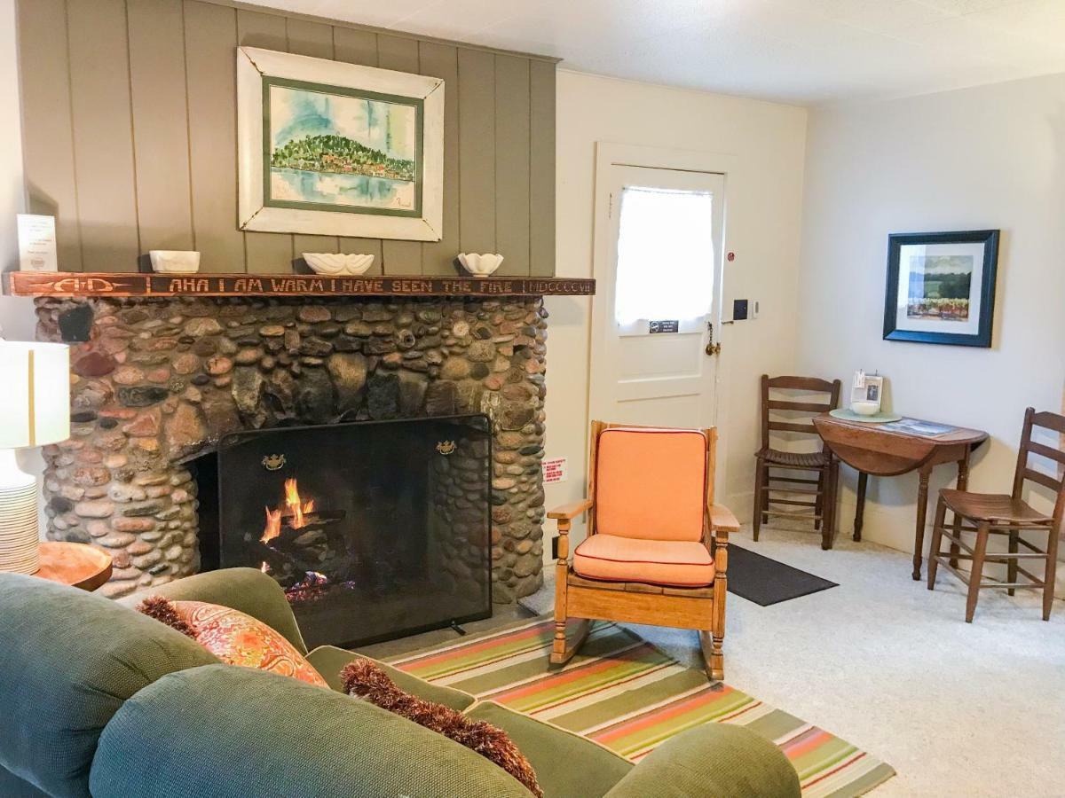 Chimney Corners Resort Frankfort Bagian luar foto
