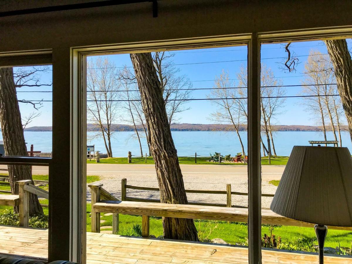 Chimney Corners Resort Frankfort Bagian luar foto
