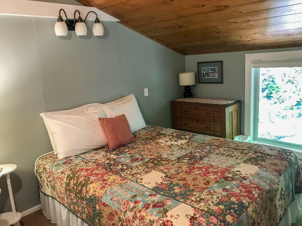 Chimney Corners Resort Frankfort Bagian luar foto